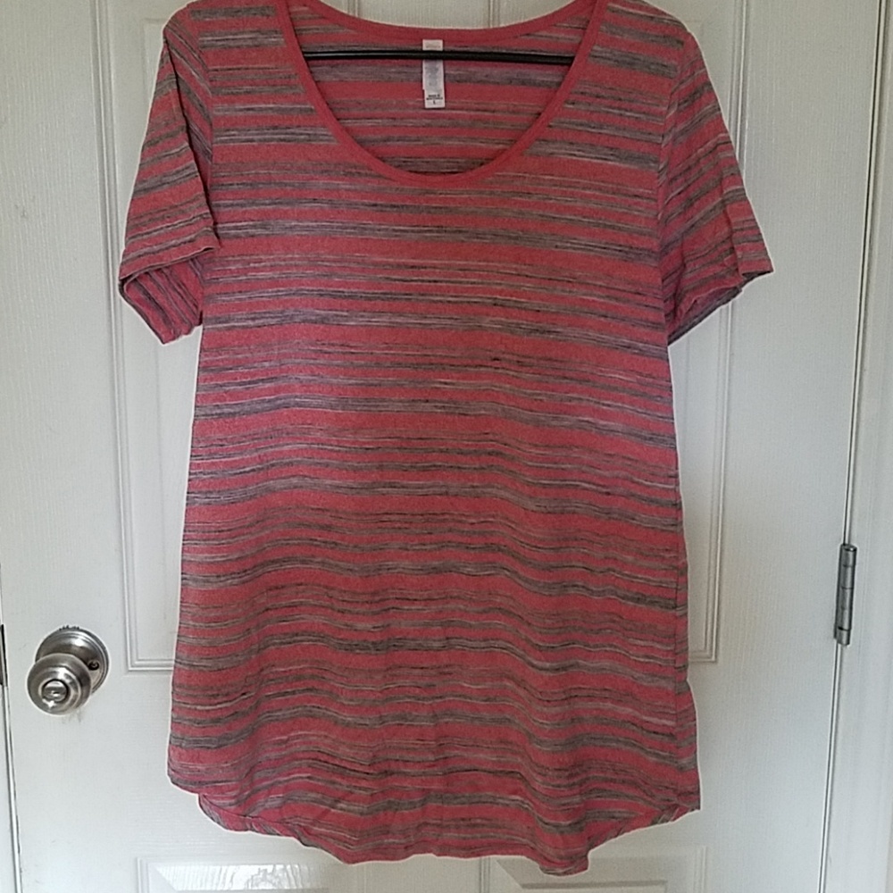 Lularoe tee